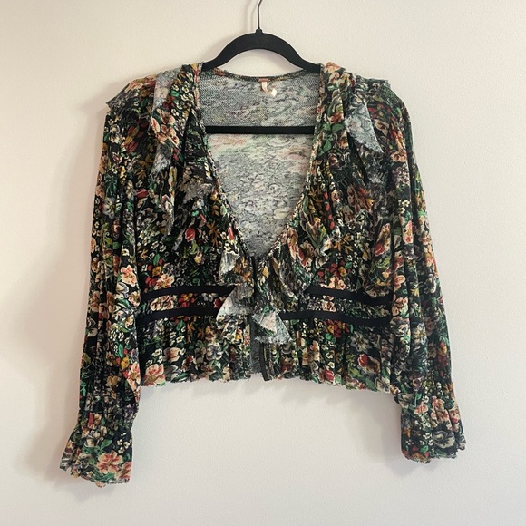 NWOT Free People Ruffle Top Sz Small in Dark Floral - Picture 7 of 12